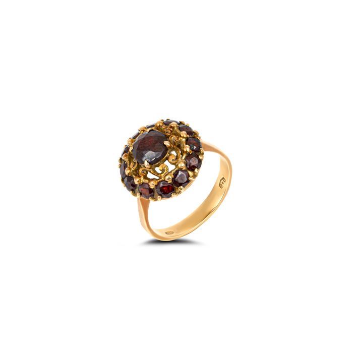 Splendido anello vintage in oro giallo con granati. Stile classico e raffinato 